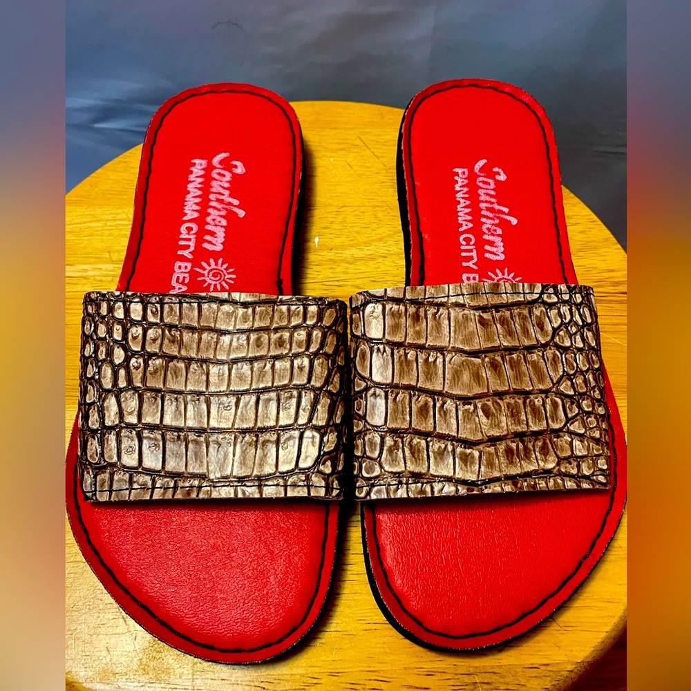 Women’s Slip On Alligator Design Red Sandals Size 6